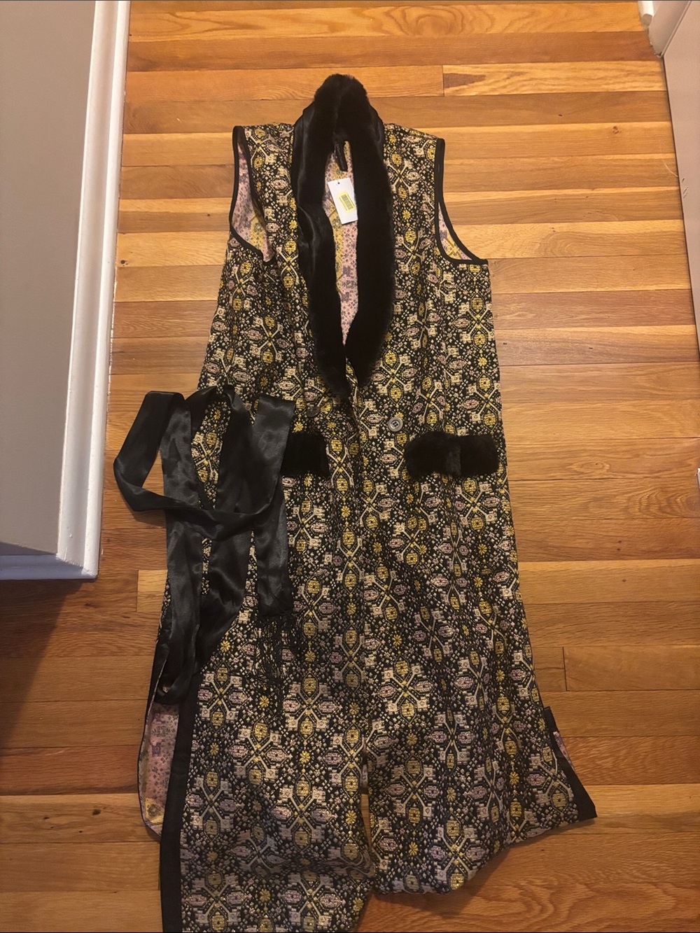 NWT Steve Madden Black and Gold Brocade Sleeveless Duster with Faux Fur Trim